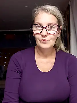 Snapshot of irinamaux chatting on October 2025 08:12:01 AM irinamaux online show from October 2025 08:12:01 AM