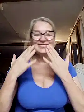 Snapshot of irinamaux chatting on October 2025 03:07:02 AM irinamaux online show from October 2025 03:07:02 AM