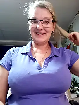 irinamaux online show from May 2026 09:09:02 PM