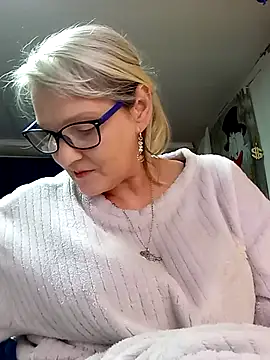 irinamaux online show from May 2026 03:33:02 AM