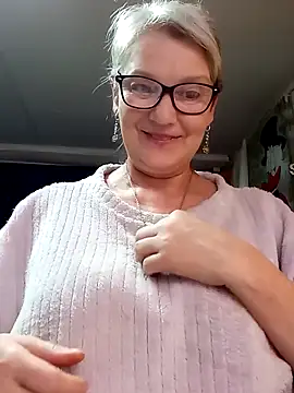 irinamaux online show from May 2026 10:38:02 PM