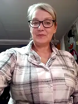 irinamaux online show from May 2026 12:22:01 PM