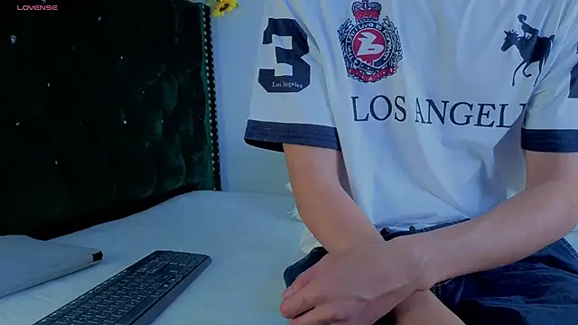 Snapshot of Levii_Ackermann chatting on March 2026 02:45:01 PM Levii Ackermann online show from March 2026 02:45:01 PM