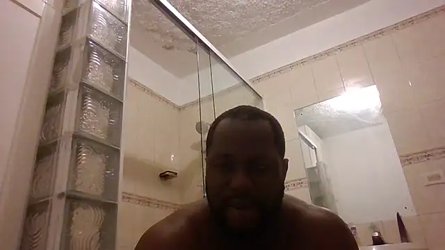 Snapshot of Bighood_T chatting on December 2025 04:06:02 AM Bighood T online show from December 2025 04:06:02 AM