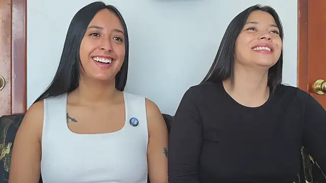 Snapshot of 2SummerLove1 chatting on November 2025 02:11:01 PM 2SummerLove1 online show from November 2025 02:11:01 PM