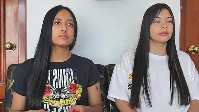 Snapshot of 2SummerLove1 chatting on November 2025 02:39:02 PM 2SummerLove1 online show from November 2025 02:39:02 PM