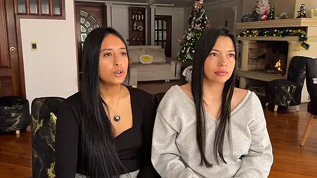 Snapshot of 2SummerLove1 chatting on November 2025 04:18:02 PM 2SummerLove1 online show from November 2025 04:18:02 PM