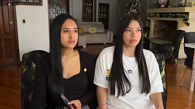 Snapshot of 2SummerLove1 chatting on November 2025 02:28:02 PM 2SummerLove1 online show from November 2025 02:28:02 PM