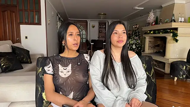 Snapshot of 2SummerLove1 chatting on December 2025 02:36:02 PM 2SummerLove1 online show from December 2025 02:36:02 PM