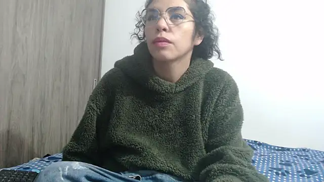 Snapshot of Anne_purple chatting on January 2025 04:06:01 PM Anne purple online show from January 2025 04:06:01 PM