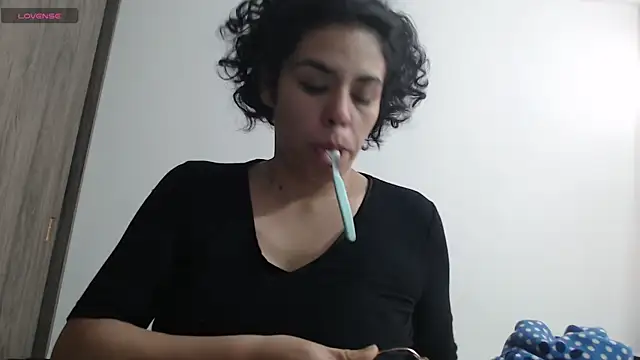 Snapshot of Anne_purple chatting on February 2025 04:17:02 PM Anne purple online show from February 2025 04:17:02 PM