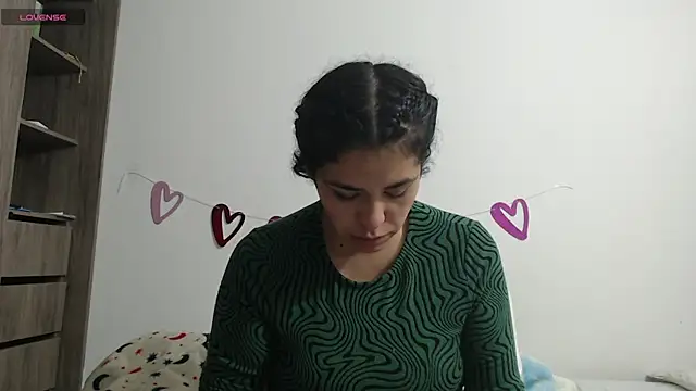 Snapshot of Anne_purple chatting on February 2025 07:02:01 PM Anne purple online show from February 2025 07:02:01 PM