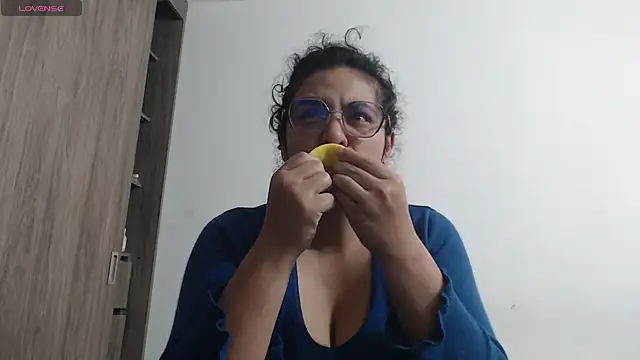 Snapshot of Anne_purple chatting on November 2025 03:47:01 PM Anne purple online show from November 2025 03:47:01 PM