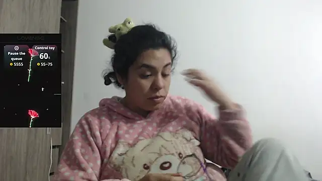 Snapshot of Anne_purple chatting on January 2026 04:31:01 PM Anne purple online show from January 2026 04:31:01 PM