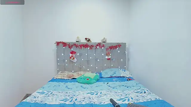 Samyq8 online show from December 2025 06:15:01 PM