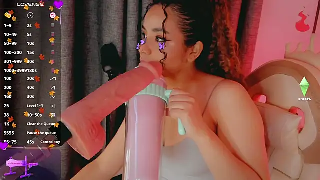 Snapshot of Queen_Deepthroat chatting on November 2025 11:15:01 PM Queen Deepthroat online show from November 2025 11:15:01 PM