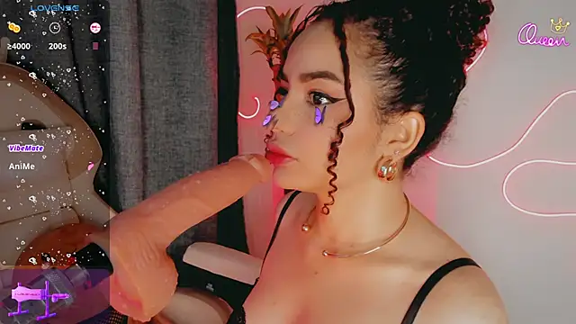 Snapshot of Queen_Deepthroat chatting on February 2026 10:39:01 PM Queen Deepthroat online show from February 2026 10:39:01 PM