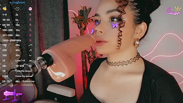 Snapshot of Queen_Deepthroat chatting on February 2026 11:03:02 PM Queen Deepthroat online show from February 2026 11:03:02 PM