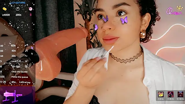 Snapshot of Queen_Deepthroat chatting on March 2026 11:42:02 PM Queen Deepthroat online show from March 2026 11:42:02 PM