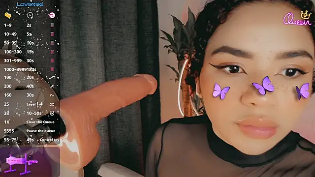 Snapshot of Queen_Deepthroat chatting on April 2026 11:13:02 PM Queen Deepthroat online show from April 2026 11:13:02 PM