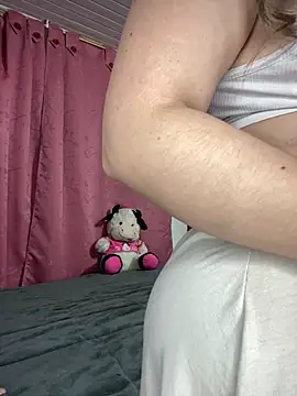 Snapshot of CristalGmez chatting on January 2025 12:38:01 AM CristalGmez online show from January 2025 12:38:01 AM