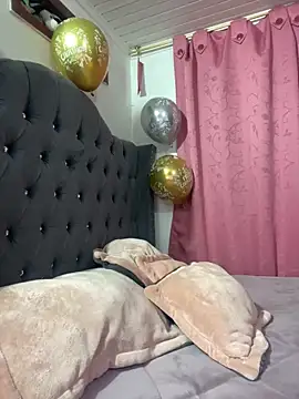 Snapshot of CristalGmez chatting on September 2025 02:00:02 AM CristalGmez online show from September 2025 02:00:02 AM