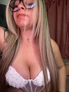 Snapshot of CristalGmez chatting on September 2025 02:13:02 AM CristalGmez online show from September 2025 02:13:02 AM