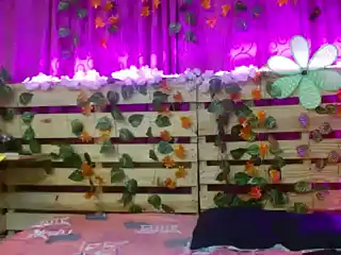 Snapshot of Elsa_Parisi chatting on December 2024 04:49:02 PM Elsa Parisi online show from December 2024 04:49:02 PM