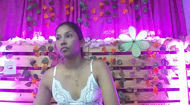 Snapshot of Elsa_Parisi chatting on December 2024 10:43:02 PM Elsa Parisi online show from December 2024 10:43:02 PM