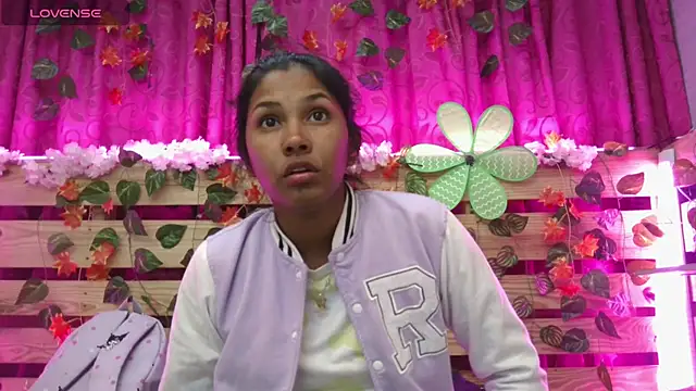 Snapshot of Elsa_Parisi chatting on January 2025 09:20:01 PM Elsa Parisi online show from January 2025 09:20:01 PM