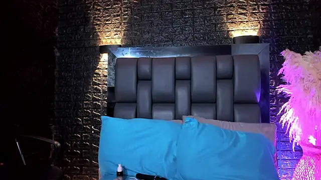 Julieta Coopeer  online show from December 2025 10:46:02 AM