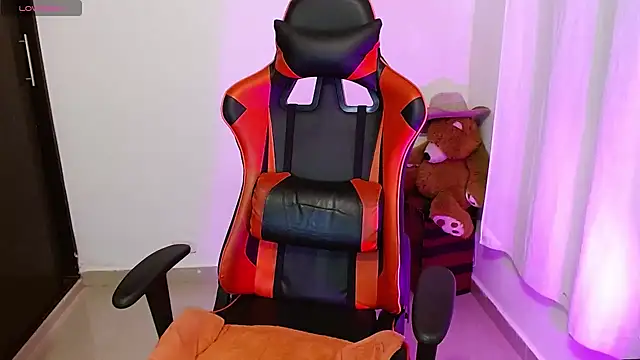 daarklover online show from January 2025 10:13:02 AM