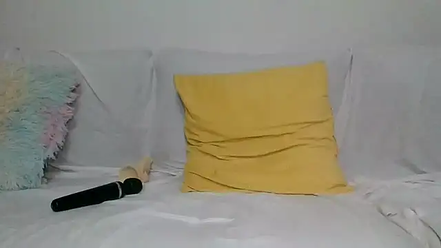 Snapshot of blondyruby chatting on November 2025 08:40:01 PM blondyruby online show from November 2025 08:40:01 PM