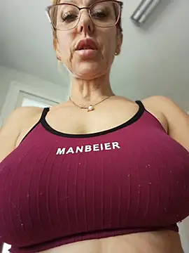 blondyruby online show from May 2026 12:34:01 PM
