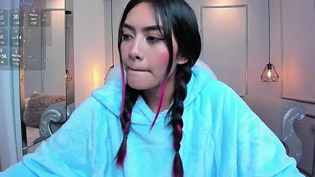 AzuraKindong online show from March 2025 10:24:02 PM