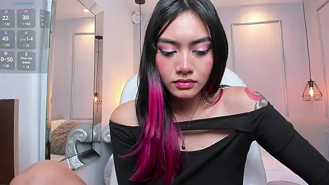 AzuraKindong online show from March 2025 10:38:01 PM