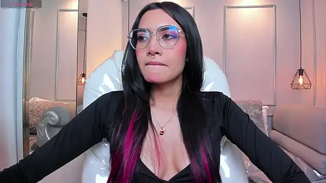 AzuraKindong online show from October 2025 07:22:02 PM