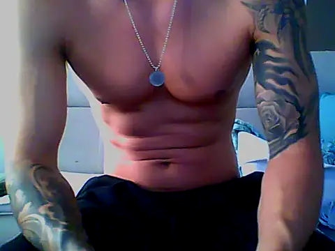 Snapshot of Skater29xx2 chatting on February 2025 03:38:01 PM Skater29xx2 online show from February 2025 03:38:01 PM