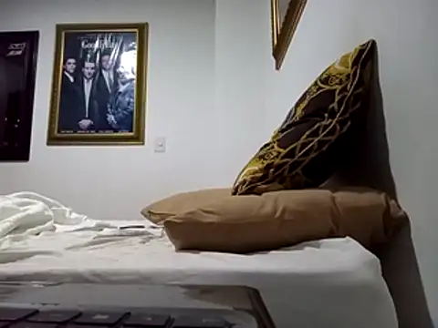 Snapshot of Skater29xx2 chatting on February 2026 03:42:01 PM Skater29xx2 online show from February 2026 03:42:01 PM