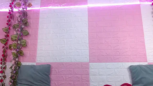 Snapshot of AnyaFloyd69 chatting on January 2025 11:43:01 PM AnyaFloyd69 online show from January 2025 11:43:01 PM