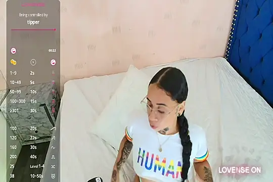 Snapshot of cattaleeyaa chatting on December 2024 03:33:02 PM cattaleeyaa online show from December 2024 03:33:02 PM