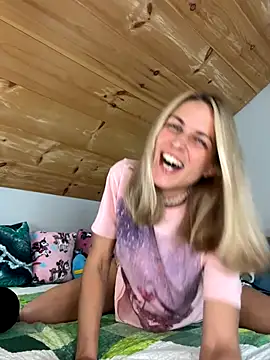 Snapshot of DanaeJustine chatting on September 2025 03:38:01 PM DanaeJustine online show from September 2025 03:38:01 PM