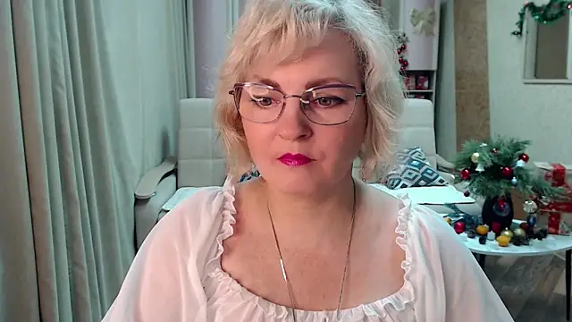 BlondeBrilliant7 online show from December 2024 03:11:02 PM