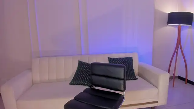 sarawinstone online show from March 2025 02:30:02 AM