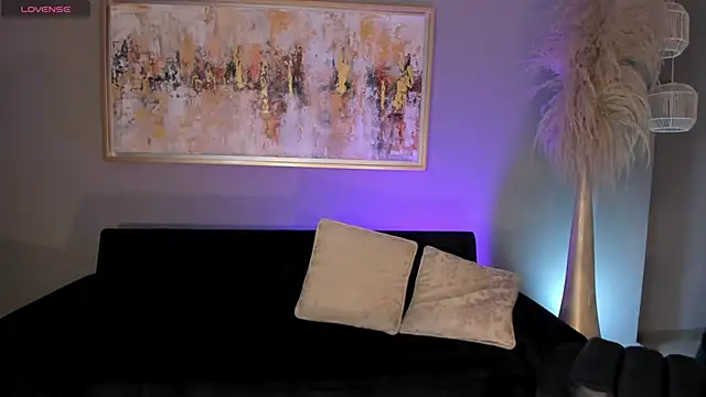 sarawinstone online show from March 2025 08:43:01 PM