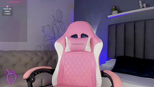 Snapshot of atenea_jones chatting on October 2025 08:40:02 PM atenea jones online show from October 2025 08:40:02 PM