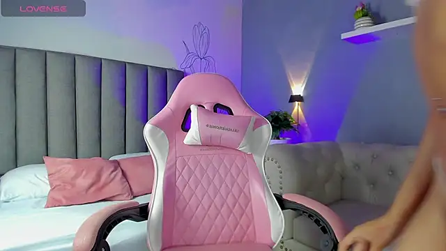 Snapshot of atenea_jones chatting on December 2025 08:39:01 PM atenea jones online show from December 2025 08:39:01 PM