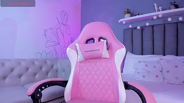 Snapshot of atenea_jones chatting on December 2025 07:29:02 PM atenea jones online show from December 2025 07:29:02 PM