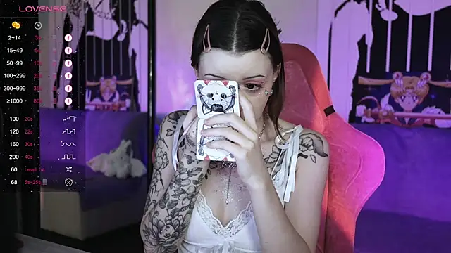 prettybones online show from December 2024 01:24:01 PM