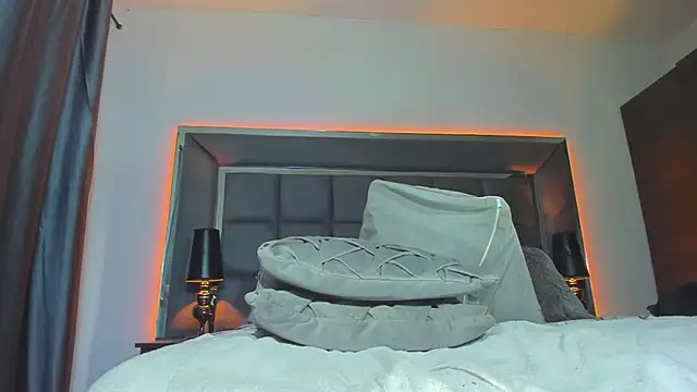 Emmilysantibanez online show from December 2024 08:11:01 PM